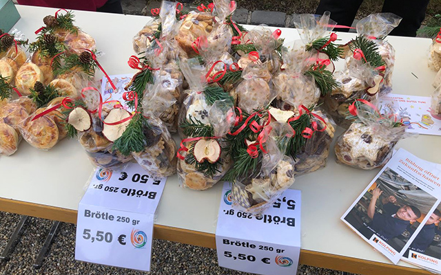 Weihnachtsgebäck und Kerzenverkauf zugunsten der Berufsausbildung in Ruanda